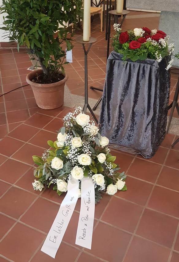 frisch geschnittene rote tulpe nahaufnahme Ostern Senden Strauss